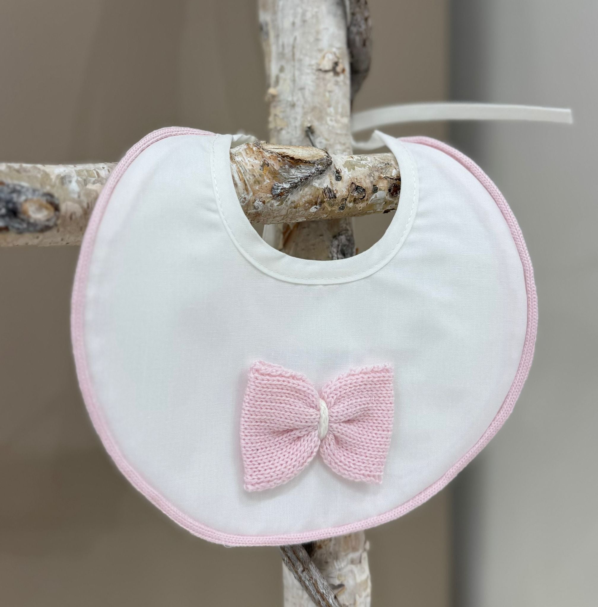 BAVETTA IN COTONE CON FIOCCO I DELFI