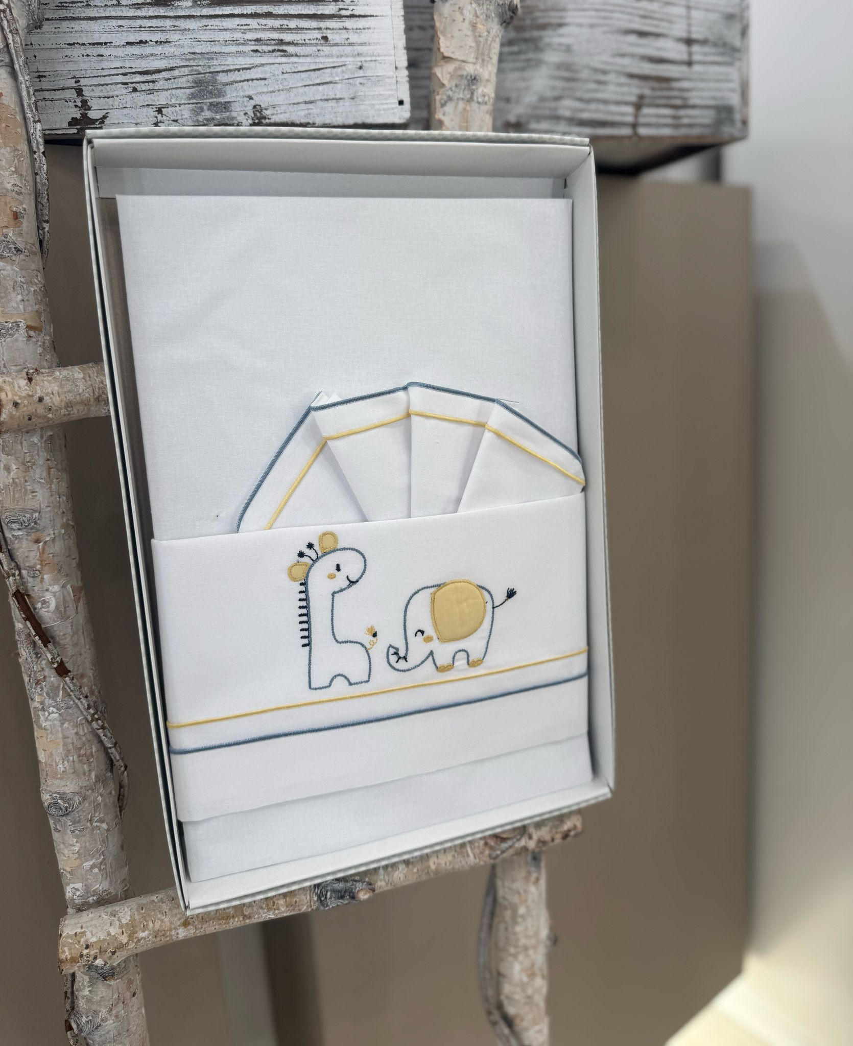 SET LENZUOLO DA CULLA CON ANIMALETTI RICAMATI PER NEONATO MELBY