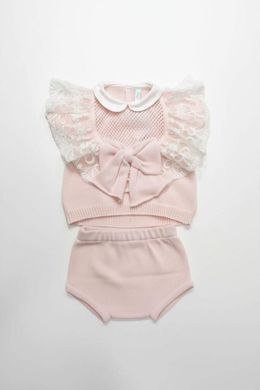 COMPLETINO IN FILO CON PIZZO E FIOCCO BEBE' DI ALMY