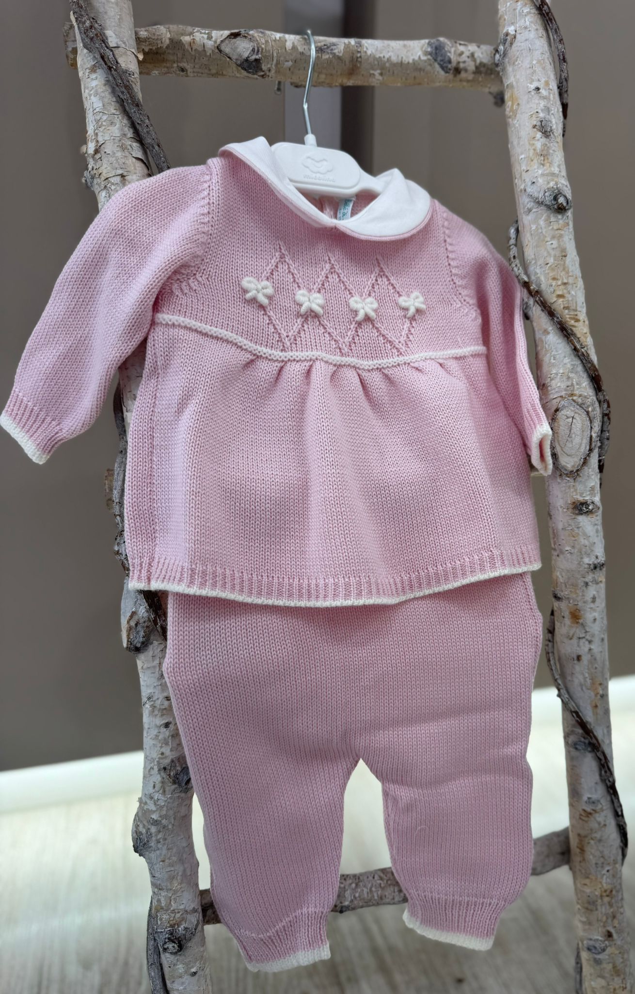 COMPLETO IN MAGLIA CON FIOCCHETTI