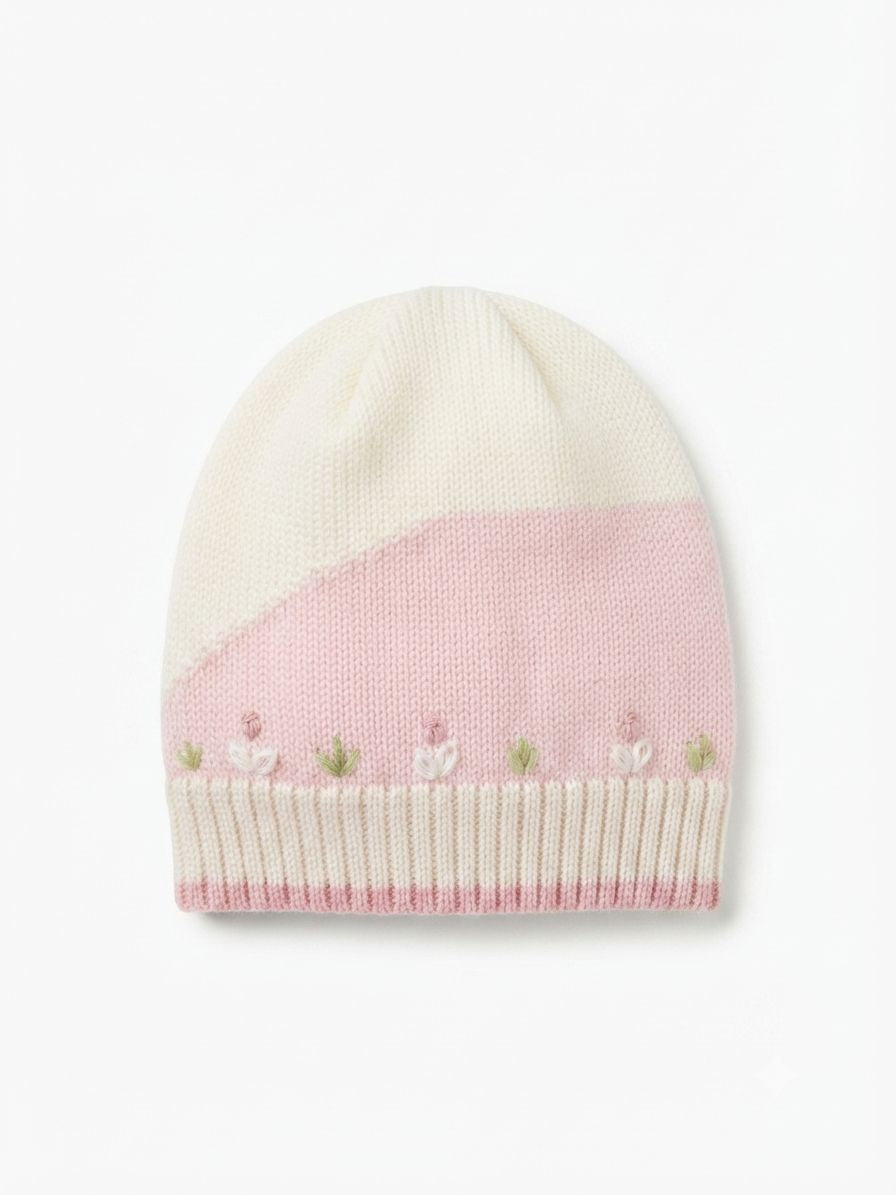 CAPPELLINO IN MAGLIA BICOLORE CON RICAMO FLOREALE PRIMODI'