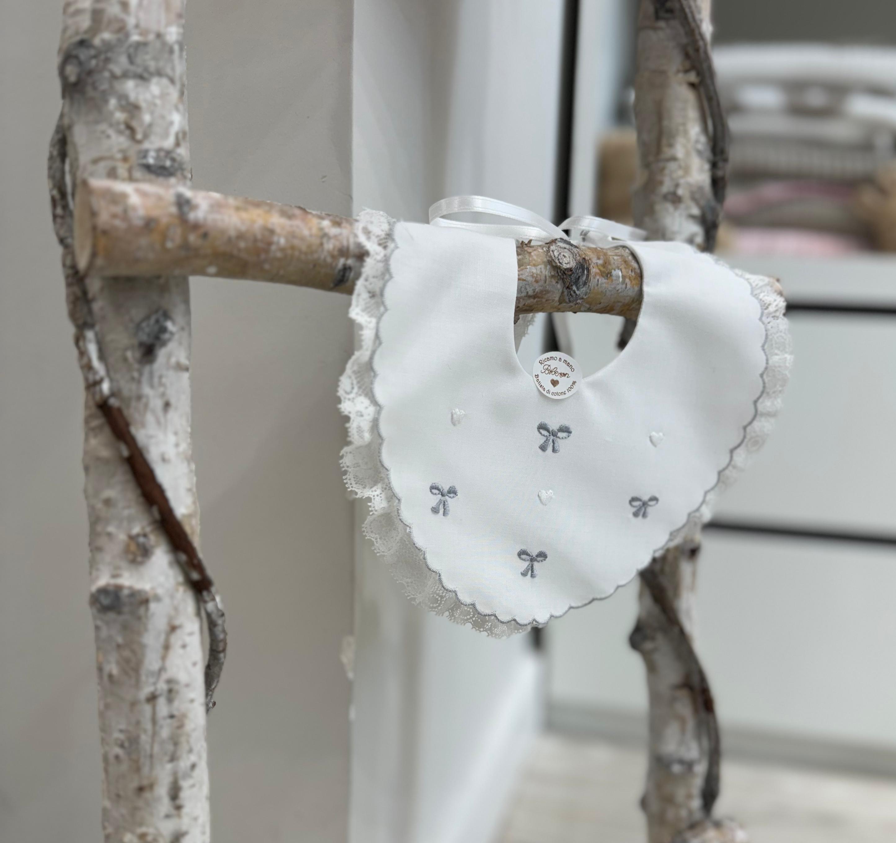 BAVETTA CON FIOCCHI E CUORI
