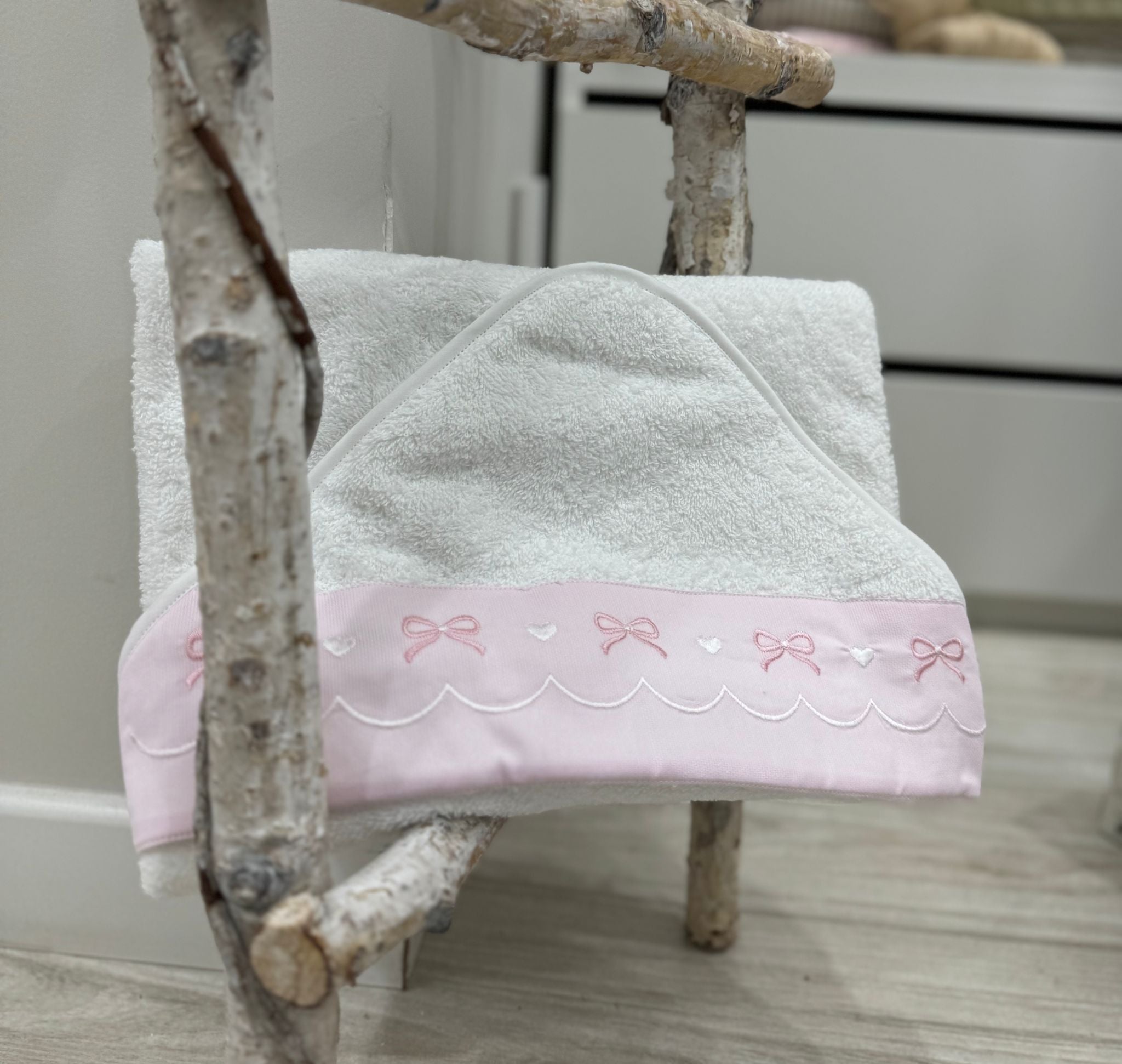 ACCAPPATOIO CON FIOCCHI