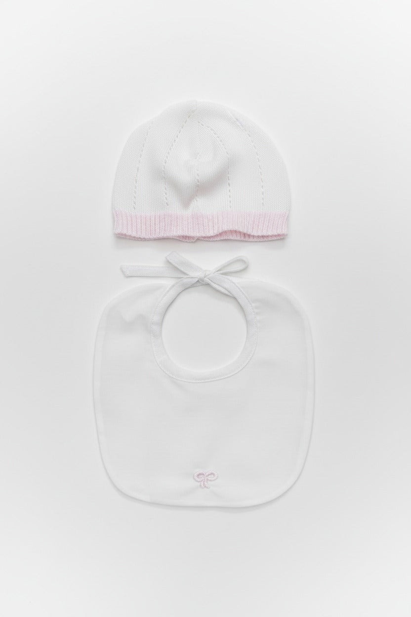 SET CAPPELLINO E BAVAGLINO CON FIOCCO RICAMATO BEBE' MARGO'
