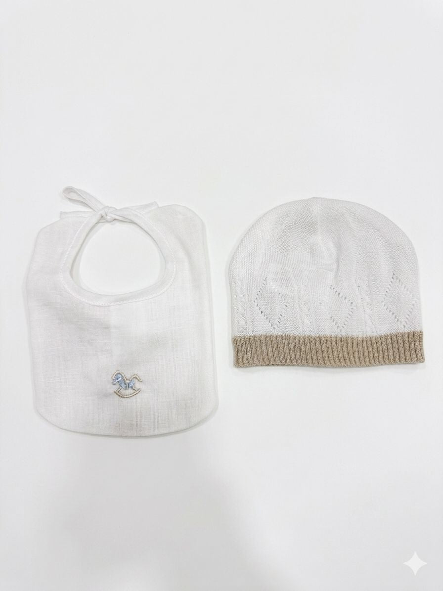 SET CAPPELLINO E BAVAGLINO CAVALLUCCIO RICAMATO BEBE' MARGO'