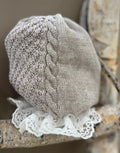 CAPPELLINO IN MAGLIA CON INSERTI IN PIZZO BEBE'DI ALMY