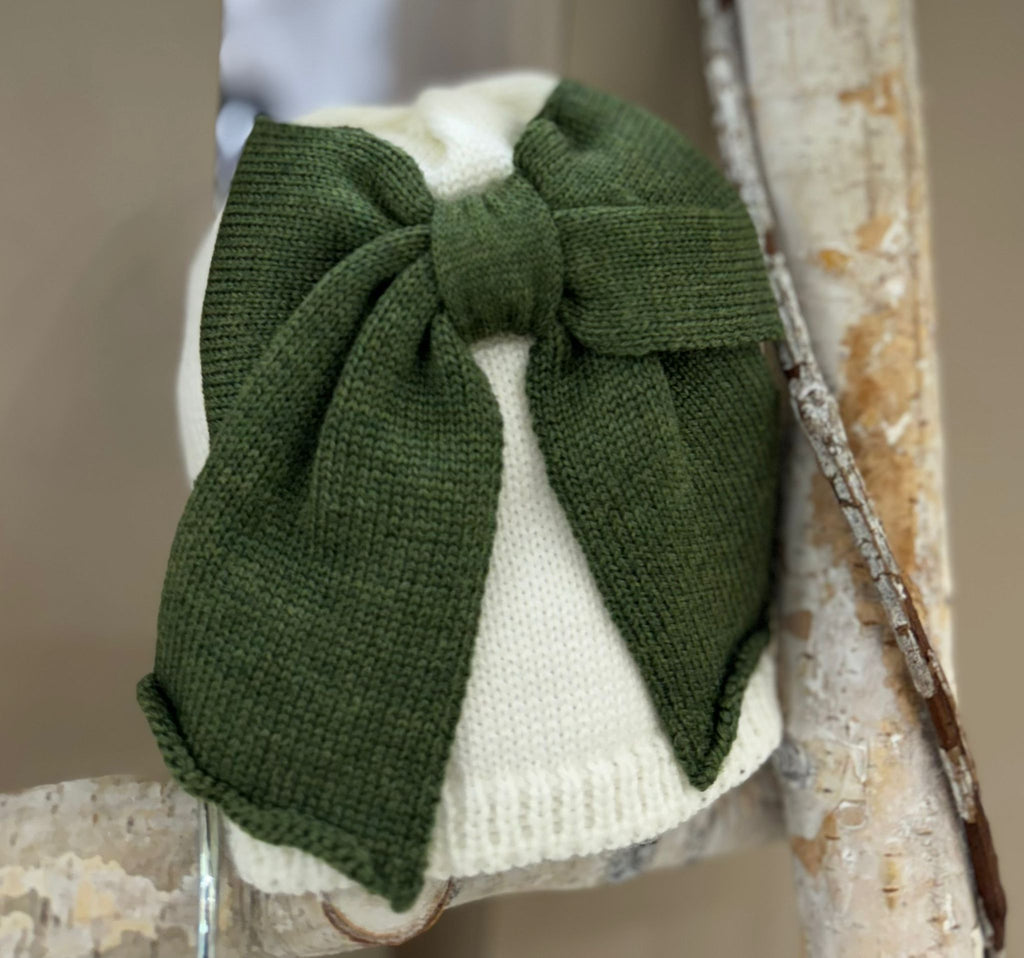 CAPPELLINO IN MAGLIA CON FIOCCO BEBE'DI ALMY