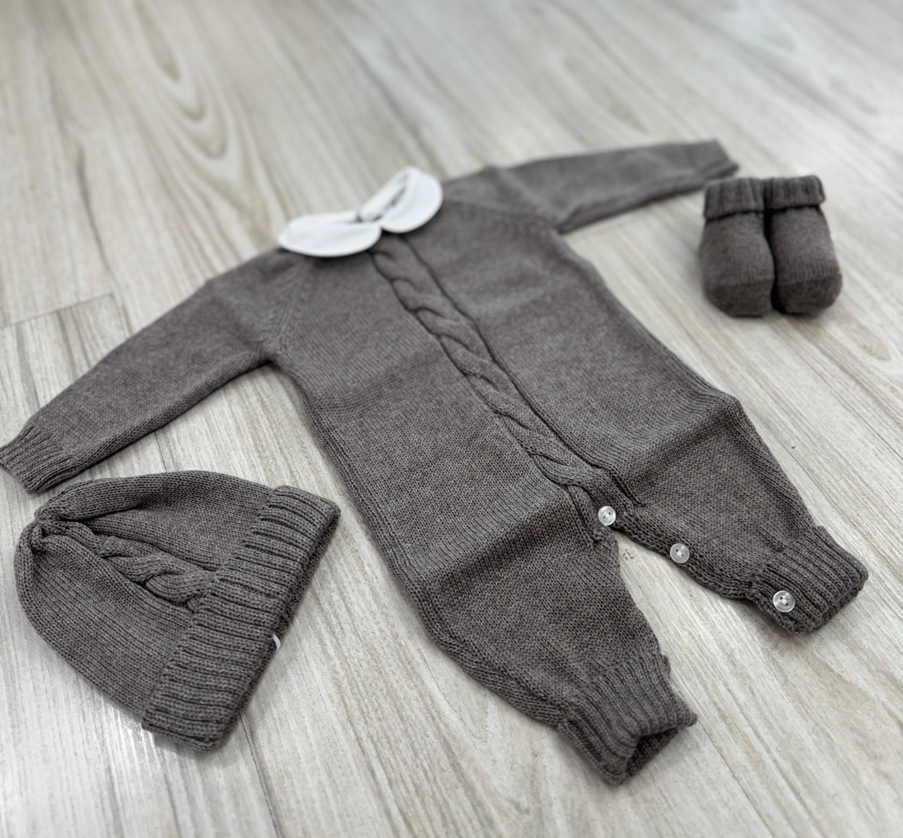 SET CORREDINO CON INSERTI BISCOTTO IN PURA LANA :TUTINA , CUFFIA E BABBUCCE