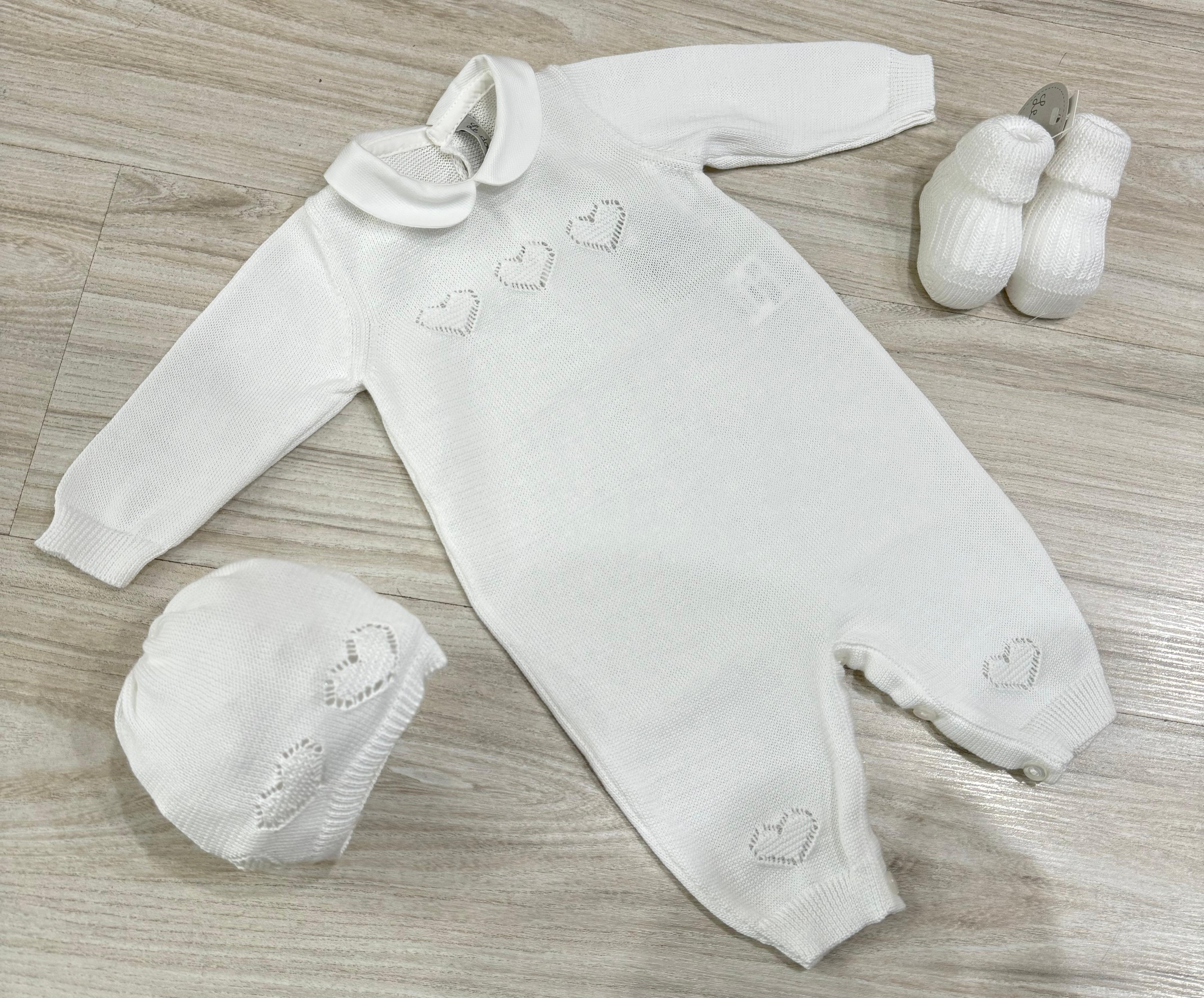 SET CORREDINO IN FILO BIANCO CON CUORI, TUTINA CAPPELLINO E BABBUCCE