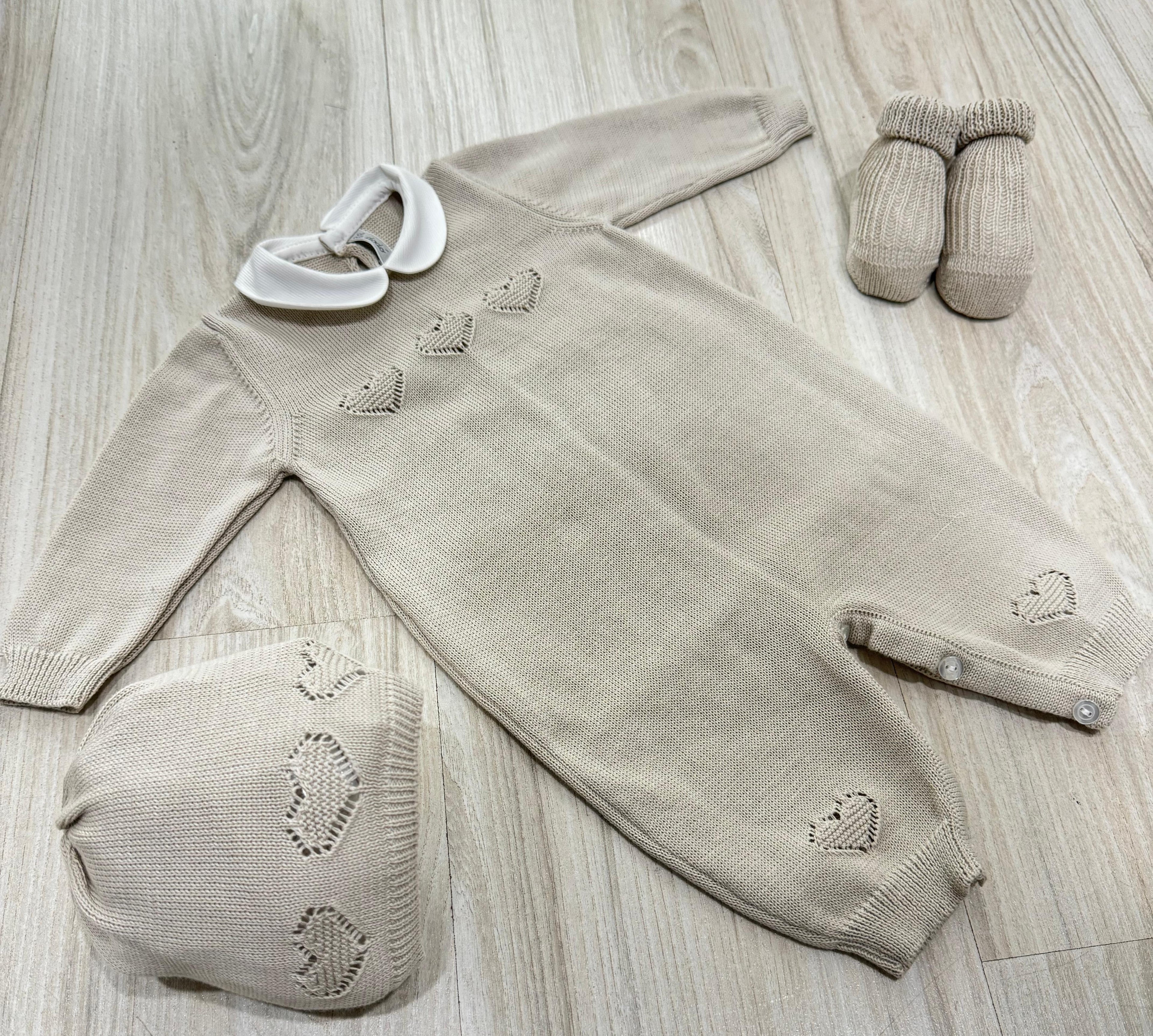 SET CORREDINO IN FILO MIELE CON CUORI, TUTINA CAPPELLINO E BABBUCCE