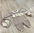 SET CORREDINO MIELE CON FIOCCHETTI IN PURA LANA :TUTINA , CUFFIA E BABBUCCE