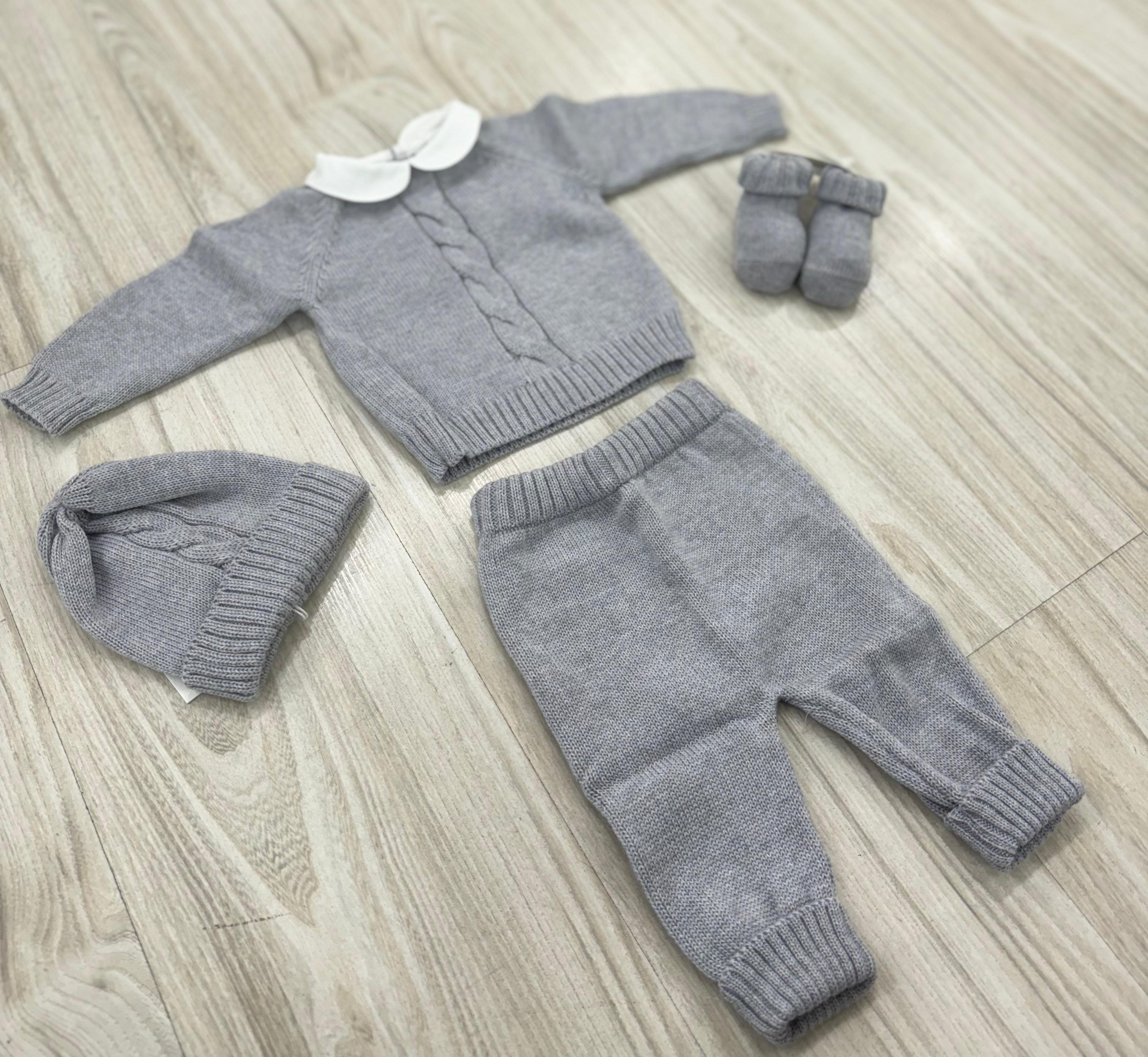 SET CORREDINO CON INSERTI BISCOTTO IN PURA LANA : COMPLETINO, CAPPELLINO E BABBUCCE