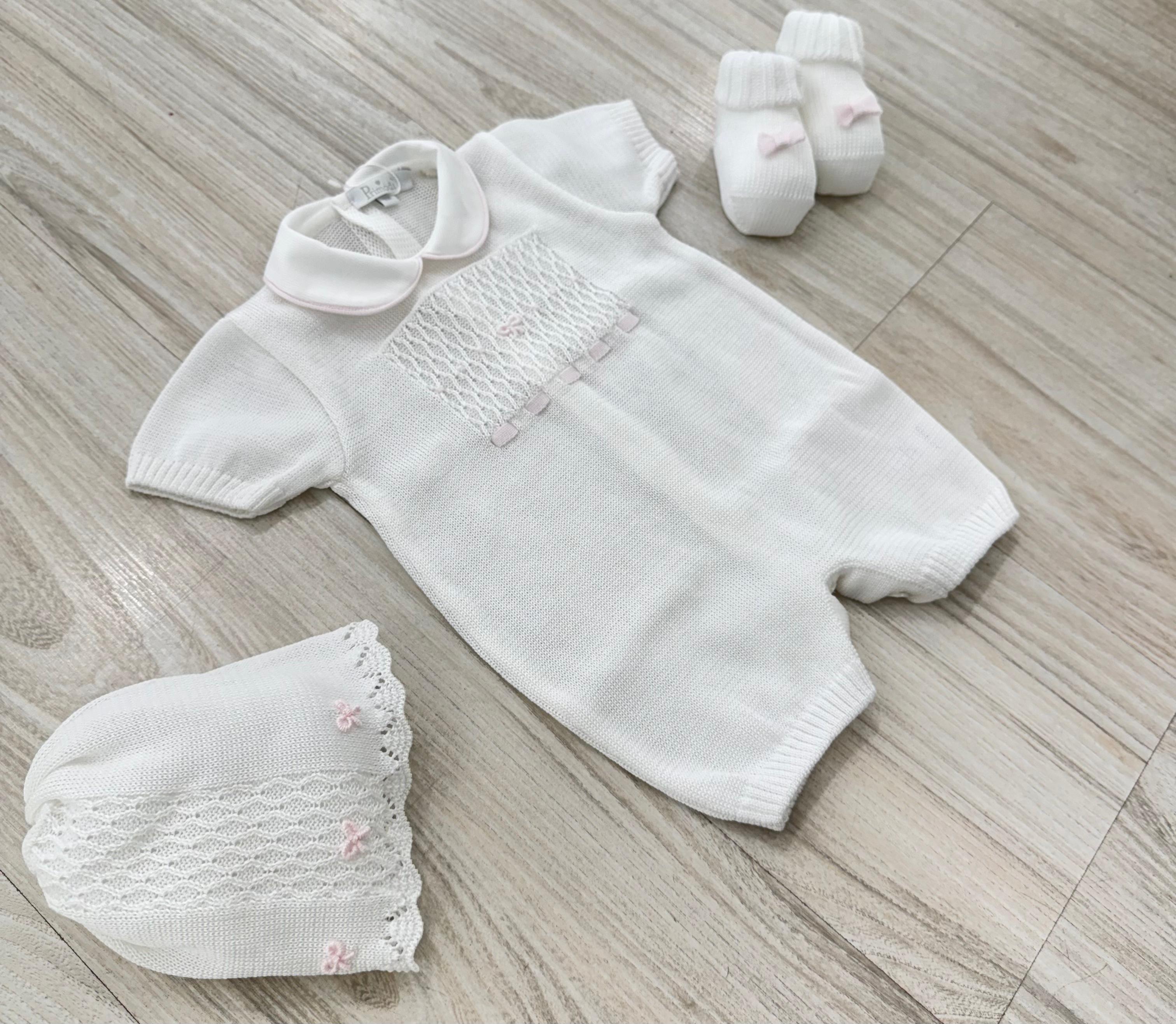 SET CORREDINO IN FILO BIANCO CON FIOCCHETTI ROSA , TUTITA MANICA CORTA,CAPPELLINO E BABBUCCE