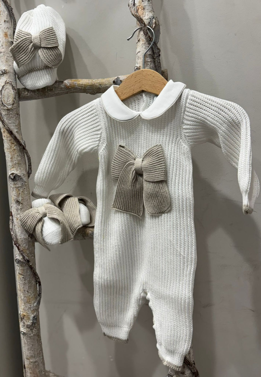 SET CORREDINO IN FILO CON FIOCCO, TUTINA CAPPELLINO E BABBUCCE
