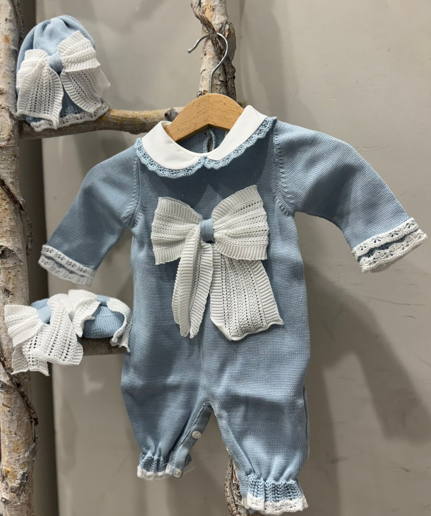 SET CORREDINO IN FILO CON FIOCCO, TUTINA CAPPELLINO E BABBUCCE