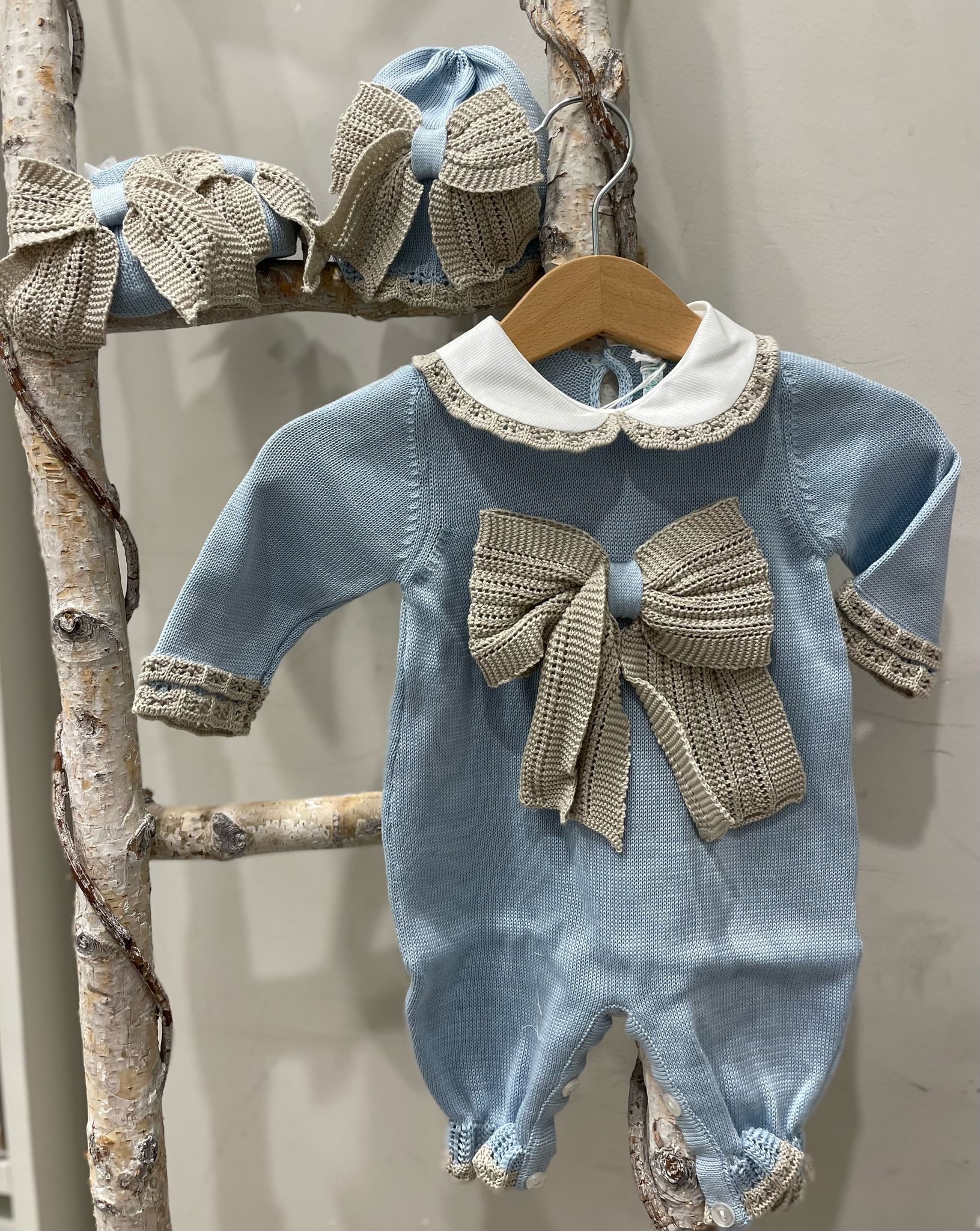 SET CORREDINO IN FILO CON FIOCCO, TUTINA CAPPELLINO E BABBUCCE