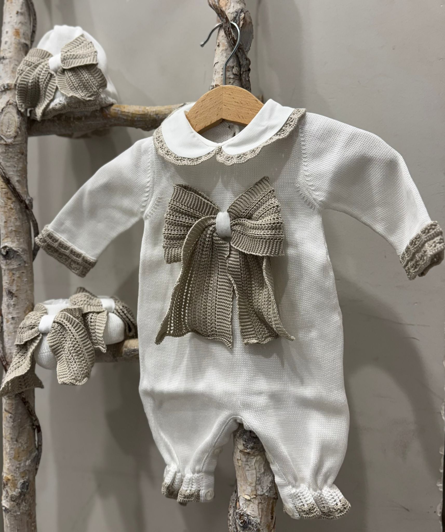 SET CORREDINO IN FILO CON FIOCCO, TUTINA CAPPELLINO E BABBUCCE