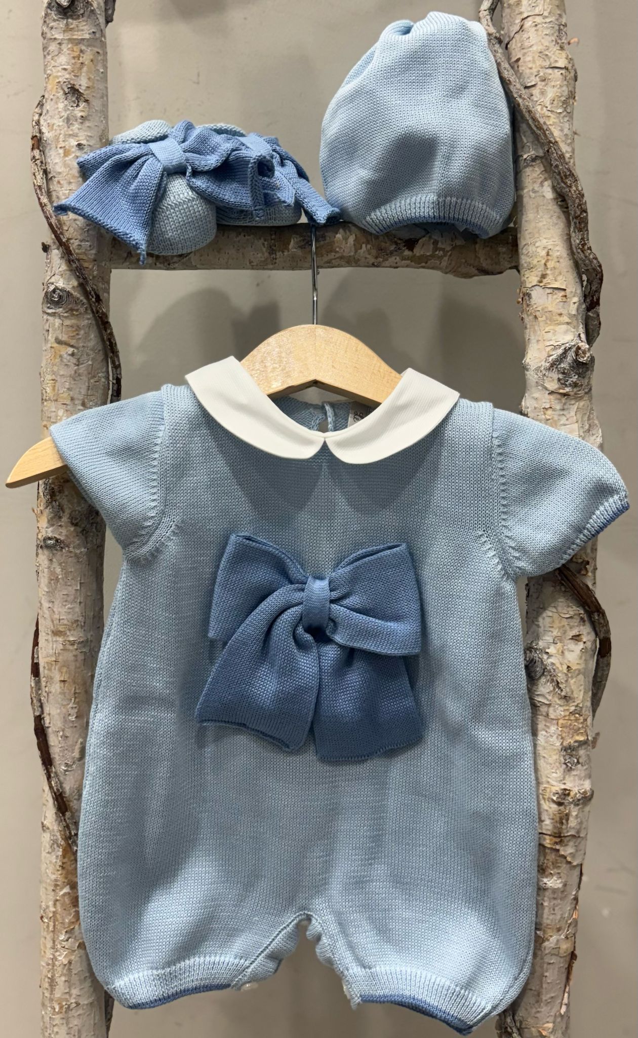 SET CORREDINO IN FILO CON FIOCCO, PAGLIACCETTO CAPPELLINO E BABBUCCE