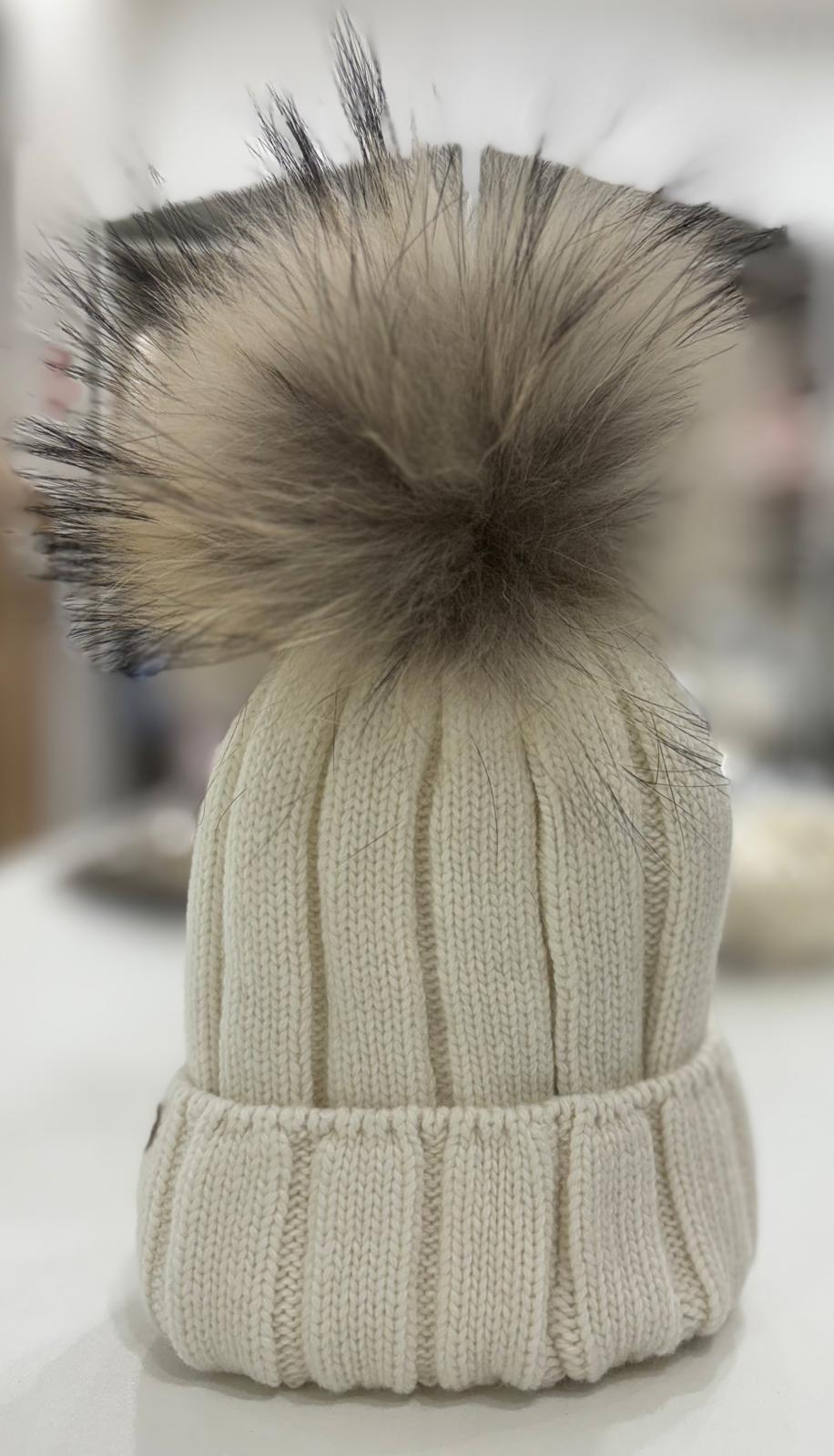 CAPPELLO CASHMERE CON POMPON IN VOLPE