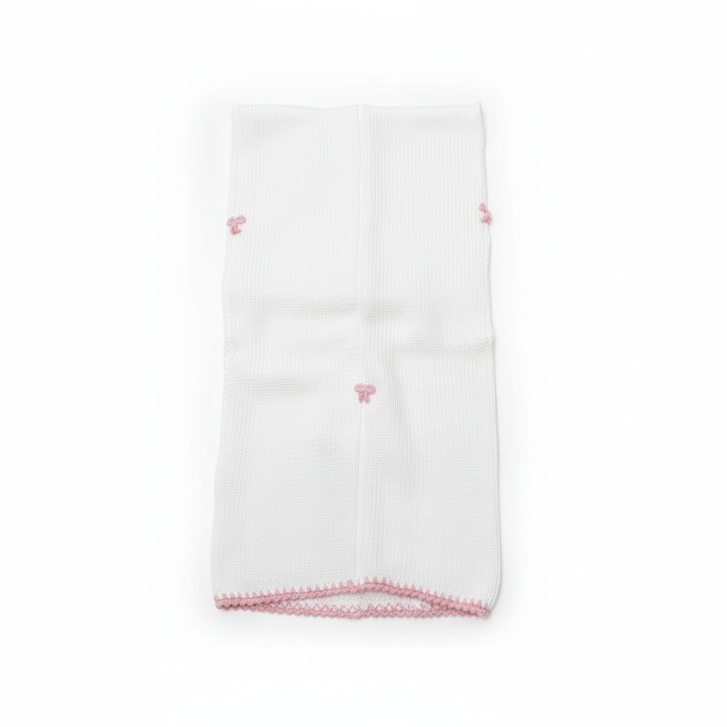 COPERTINA IN FILO CON FIOCCHETTI BEBE' DI ALMY