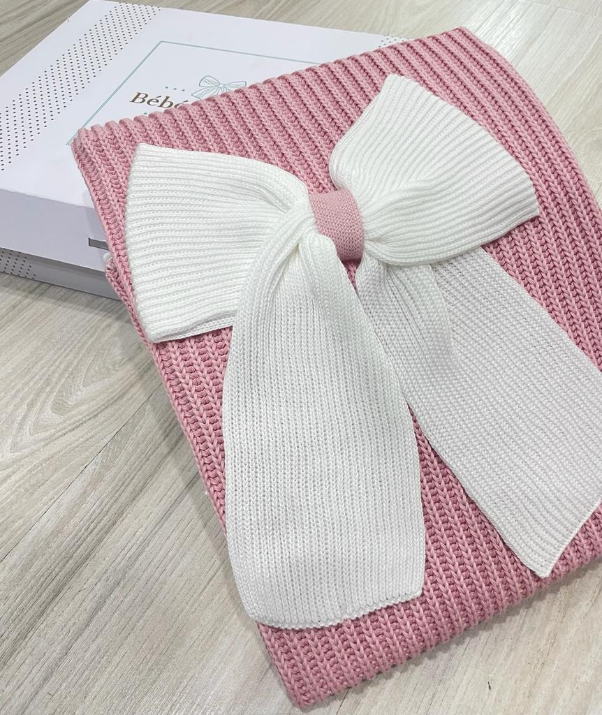 COPERTINA IN FILO ROSA CON FIOCCO BIANCO