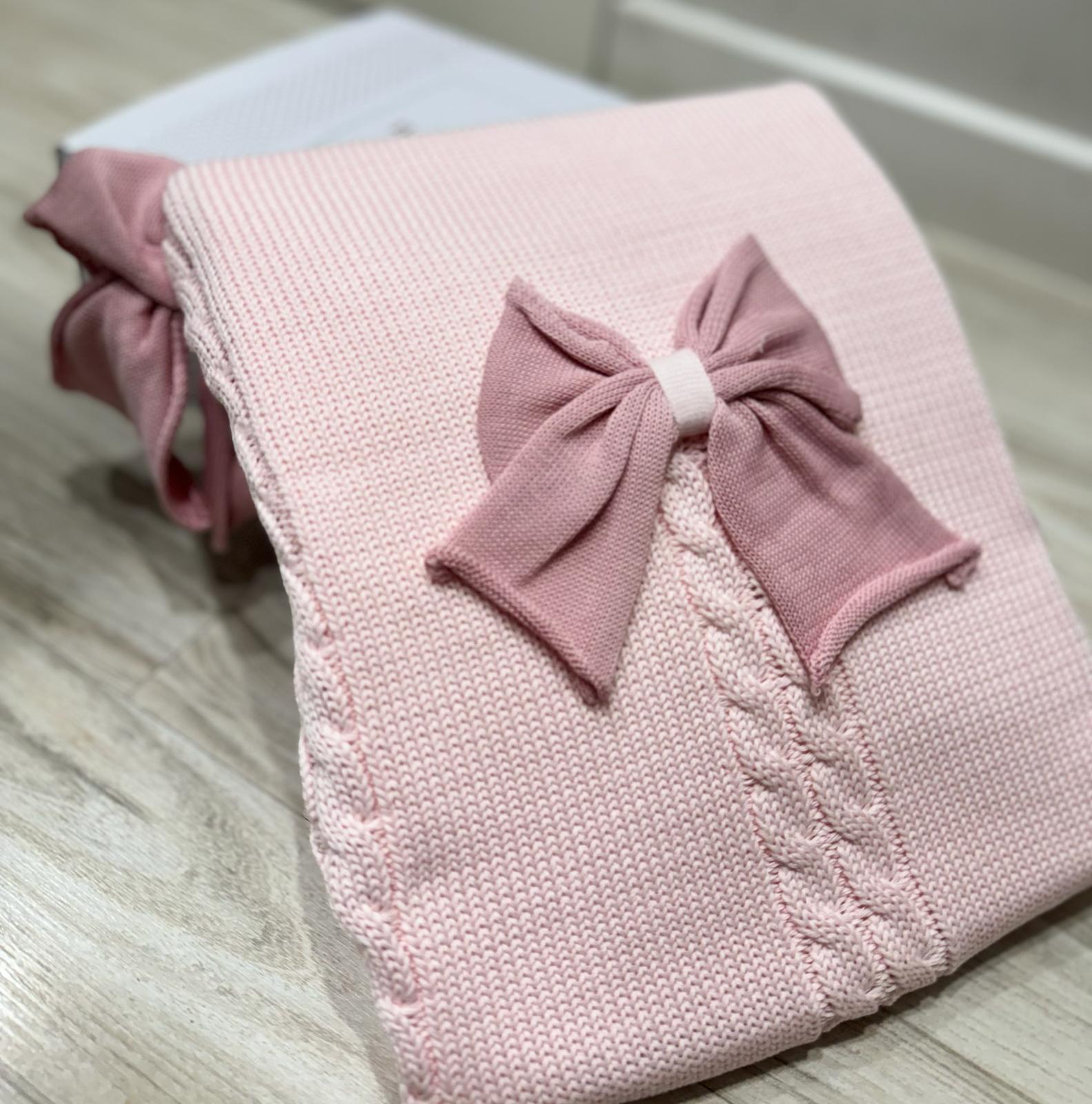 COPERTINA IN FILO ROSA CON FIOCCO ROSA