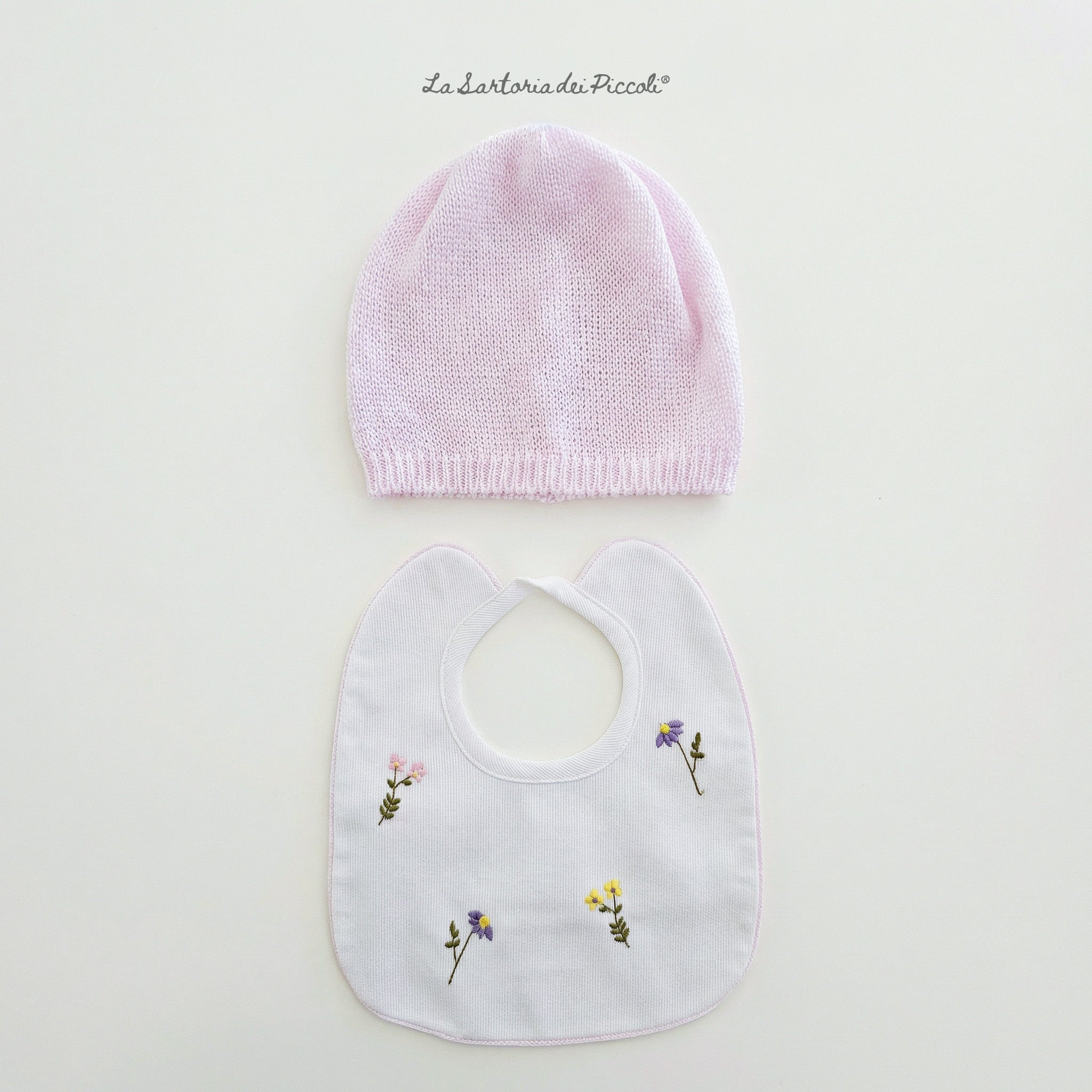 SET COORDINATO NEONATA CUFFIA E BAVETTA CON FIORELLINI LA SARTORIA DEI PICCOLI