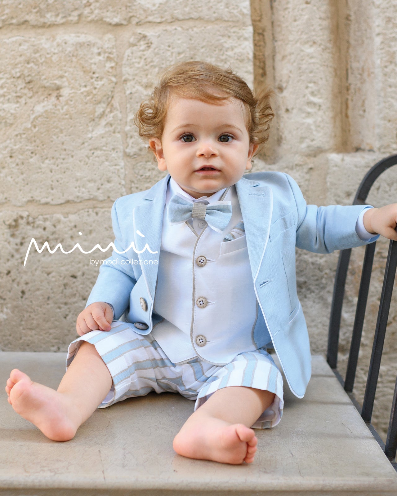 COMPLETO 4 PEZZI CERIMONIA (GILET + CAMICIA + PANTALONE + PAPILLON) BIANCO CON INSERTI AZZURRI