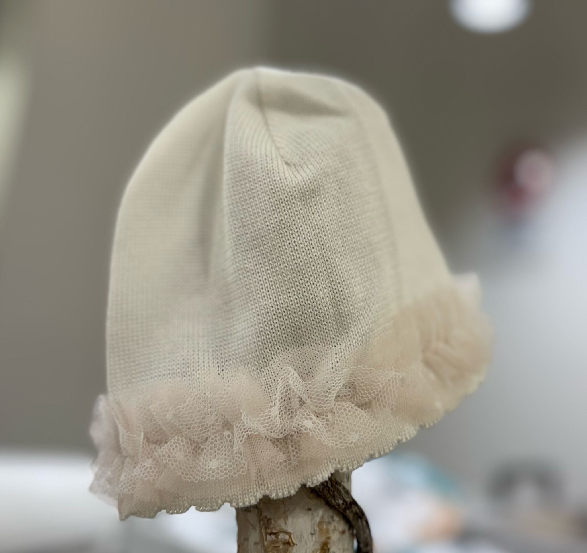 CAPPELLINO IN FILO CON RICAMO MINU'