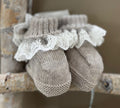 SCARPINE IN MAGLIA CON INSERTI IN PIZZO BEBE' DI ALMY