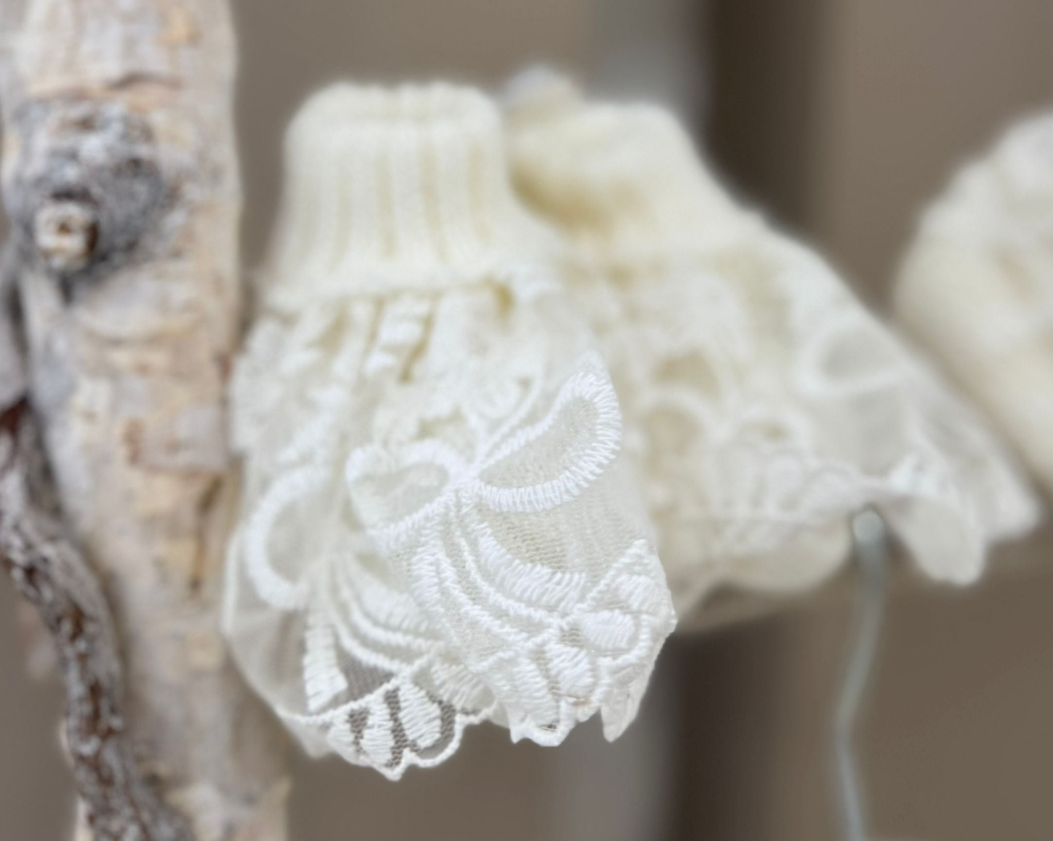 SCARPINE IN MAGLIA CON PIZZO BEBE' DI ALMY