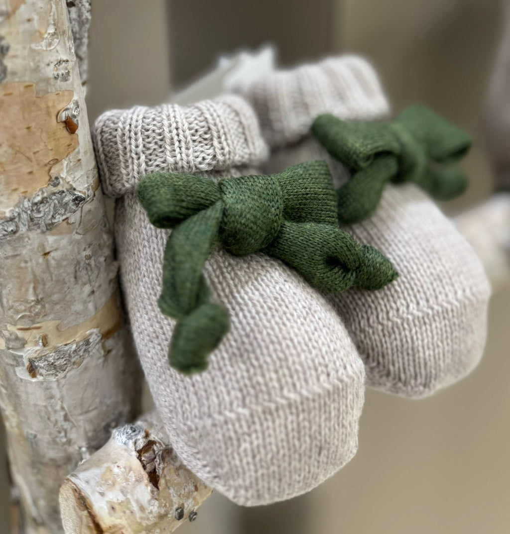SCARPINE IN MAGLIA CON FIOCCHETTO BEBE' DI ALMY